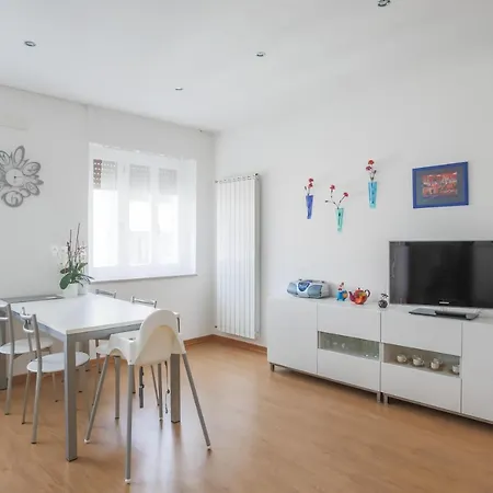 Appartement Triestevillas Galleria, Simply And Bright For 2+2